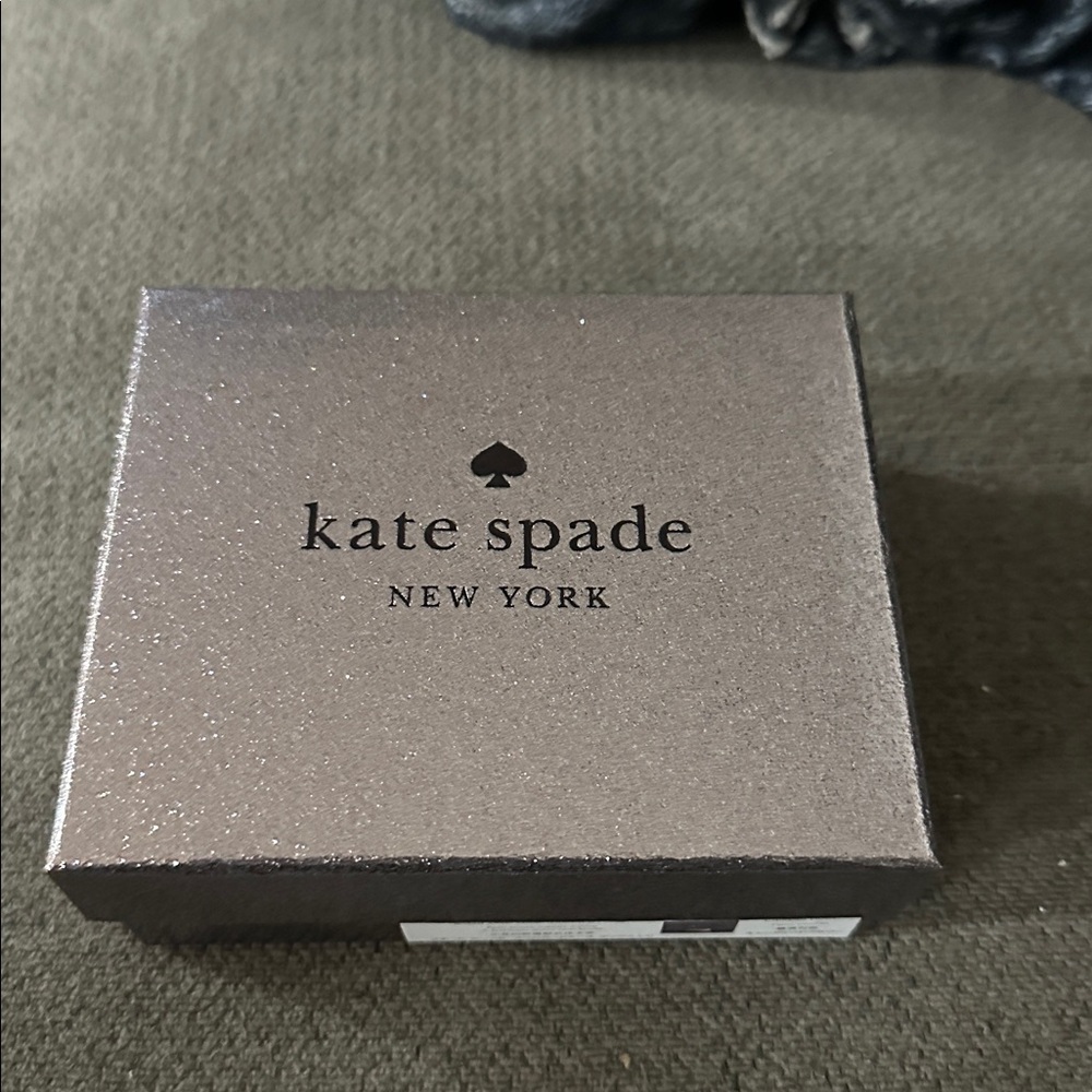 Sparkling Silver Kate Spade Card Holder Brand New In Box Never Used W/ Tags - Picture 4 of 14